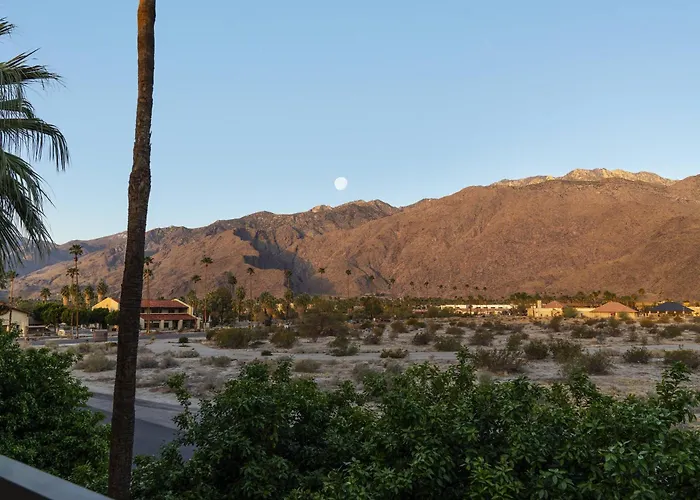 Courtyard By Marriott Palm Springs