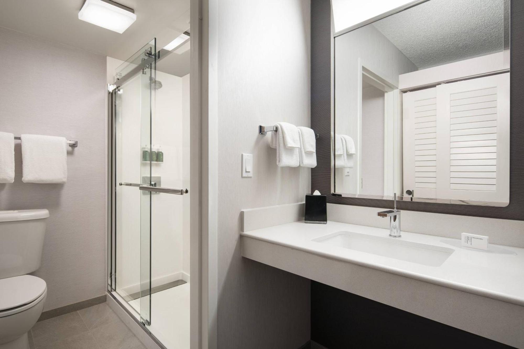 Courtyard By Marriott Hotel