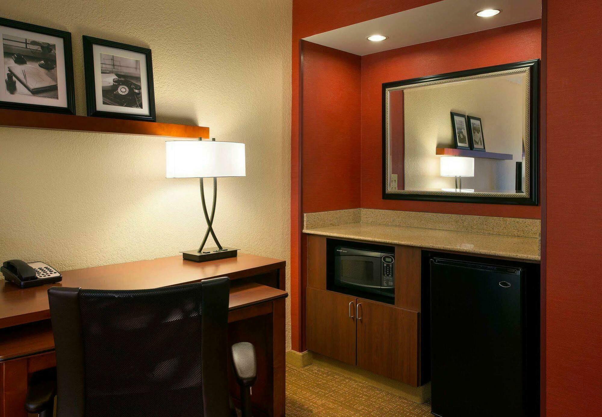 Hotel Courtyard By Marriott