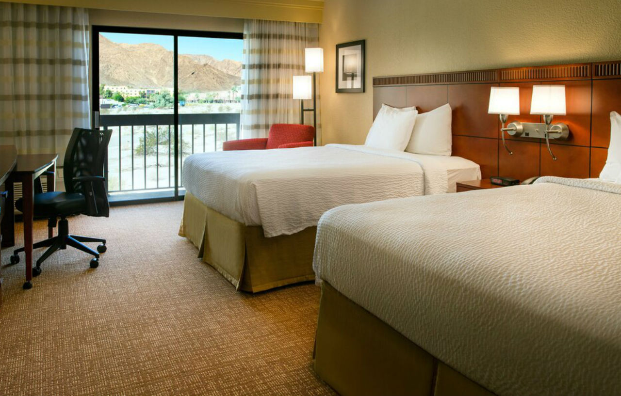 Courtyard By Marriott Palm Springs