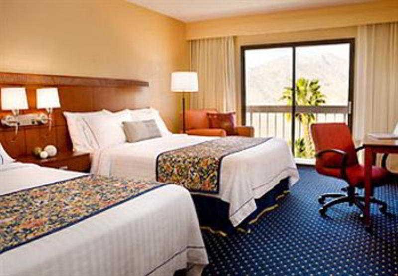 Courtyard By Marriott Palm Springs